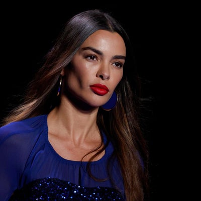 Joana Sanz, la esposa de Dani Alves, causa revuelo tras besar a la