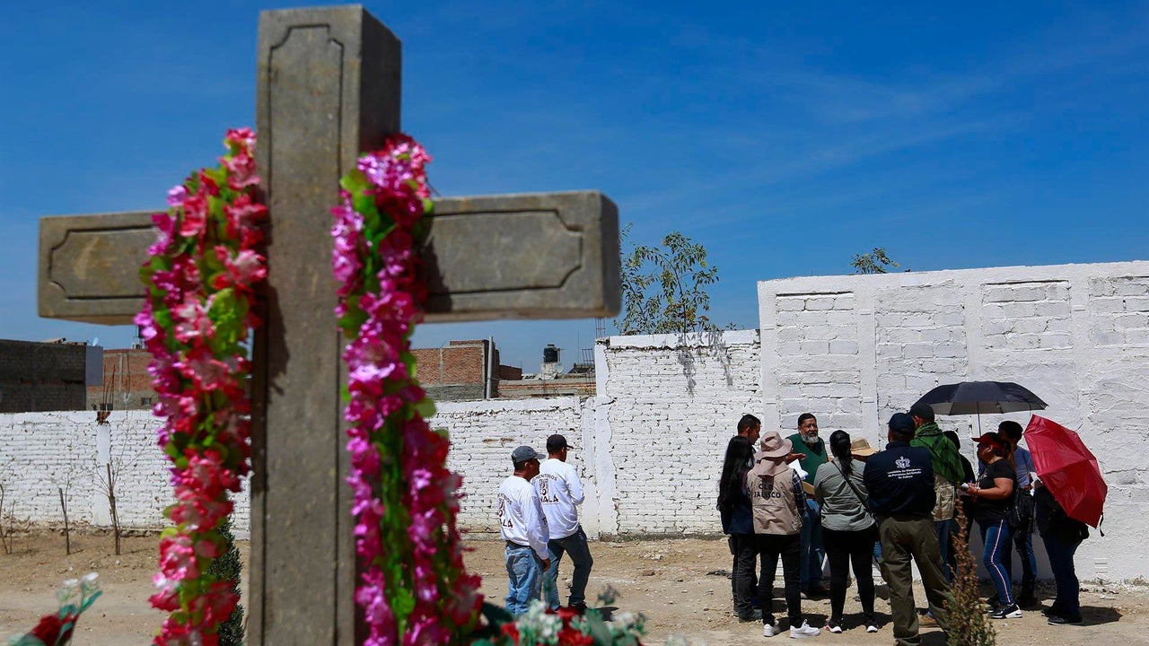 Hallan 26 cuerpos en fosas clandestinas en el estado mexicano de Colima