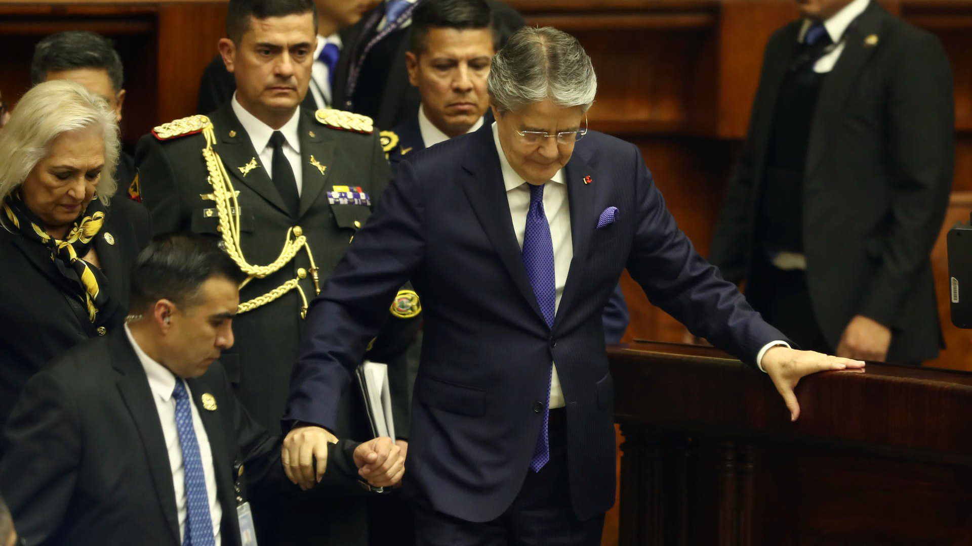 QUITO (ECUADOR), 16/05/2023.- El presidente de Ecuador, Guillermo Lasso, llega para intervenir en el juicio político de censura en su contra hoy, en la sede de la Asamblea Nacional, en Quito (Ecuador) - EFE