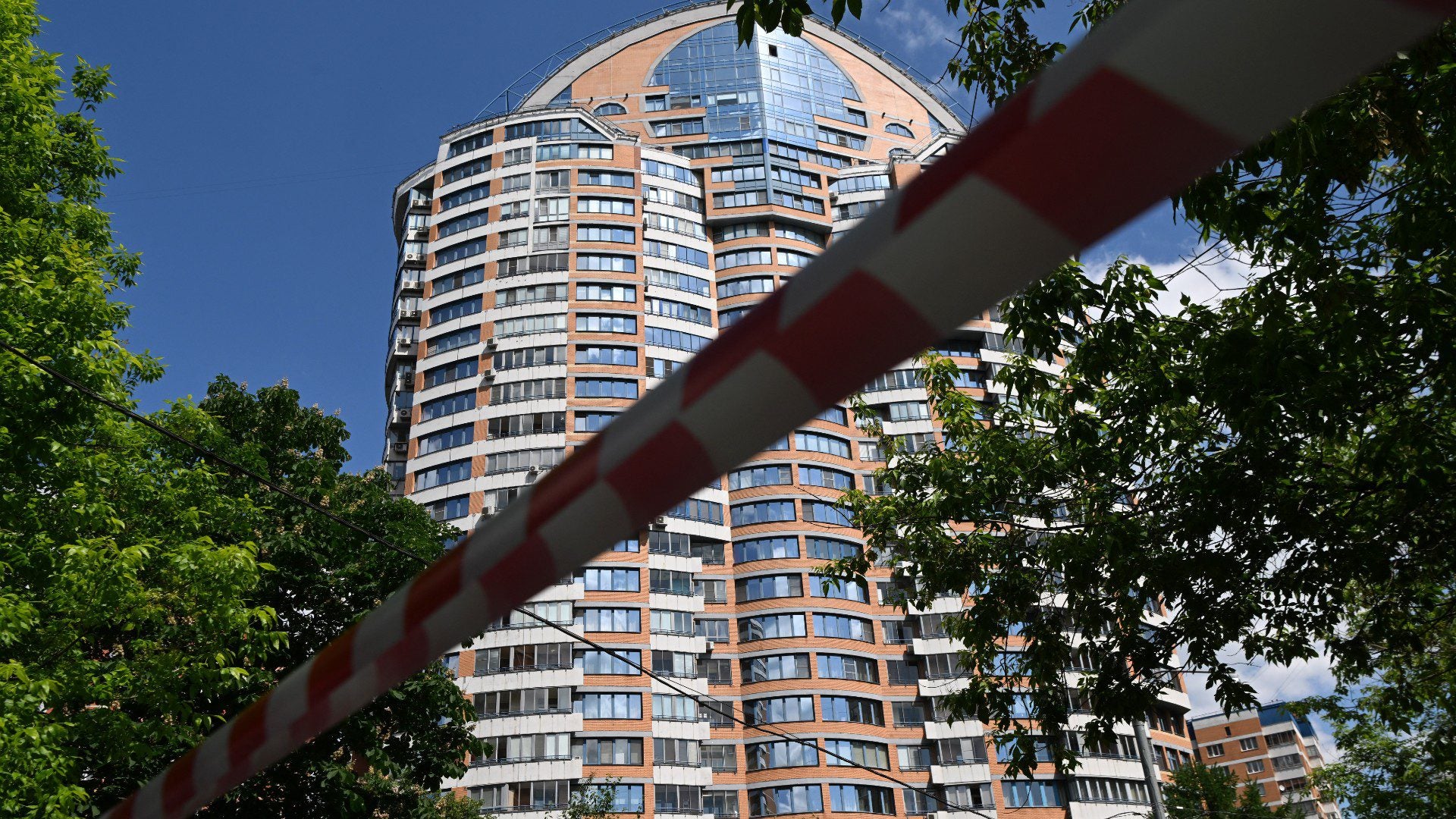 Zona en Moscú bloqueada tras detección de drones. (AFP)