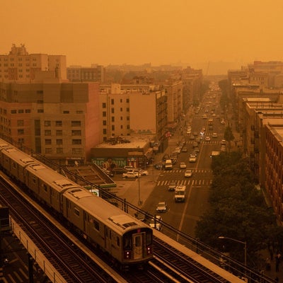 ¿Por qué el cielo de Nueva York se ve rojo en medio de la nube de humo ...