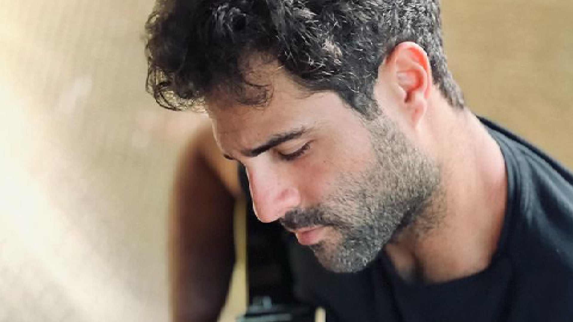 Arian Abadi, actor y cantante, @arianabadi