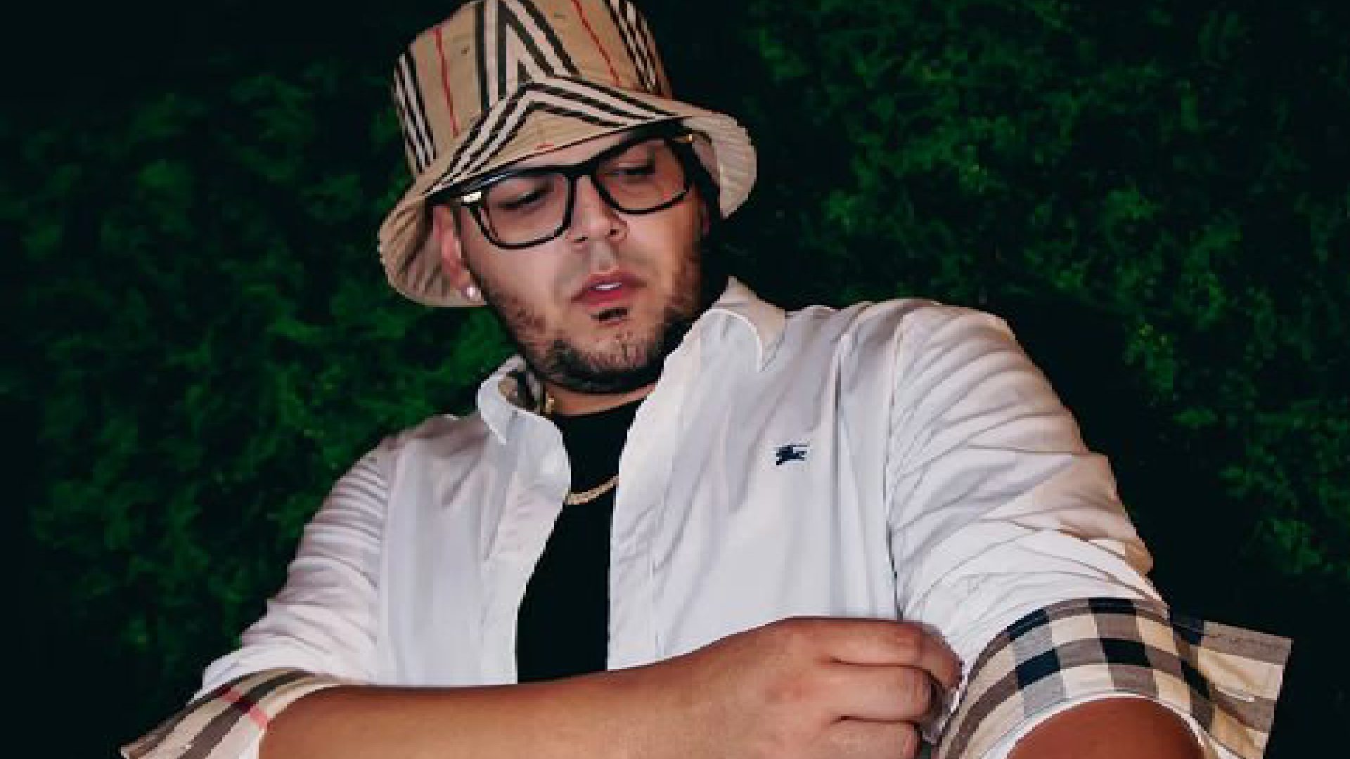 Dynell, cantante y compositor, @dynelloficial