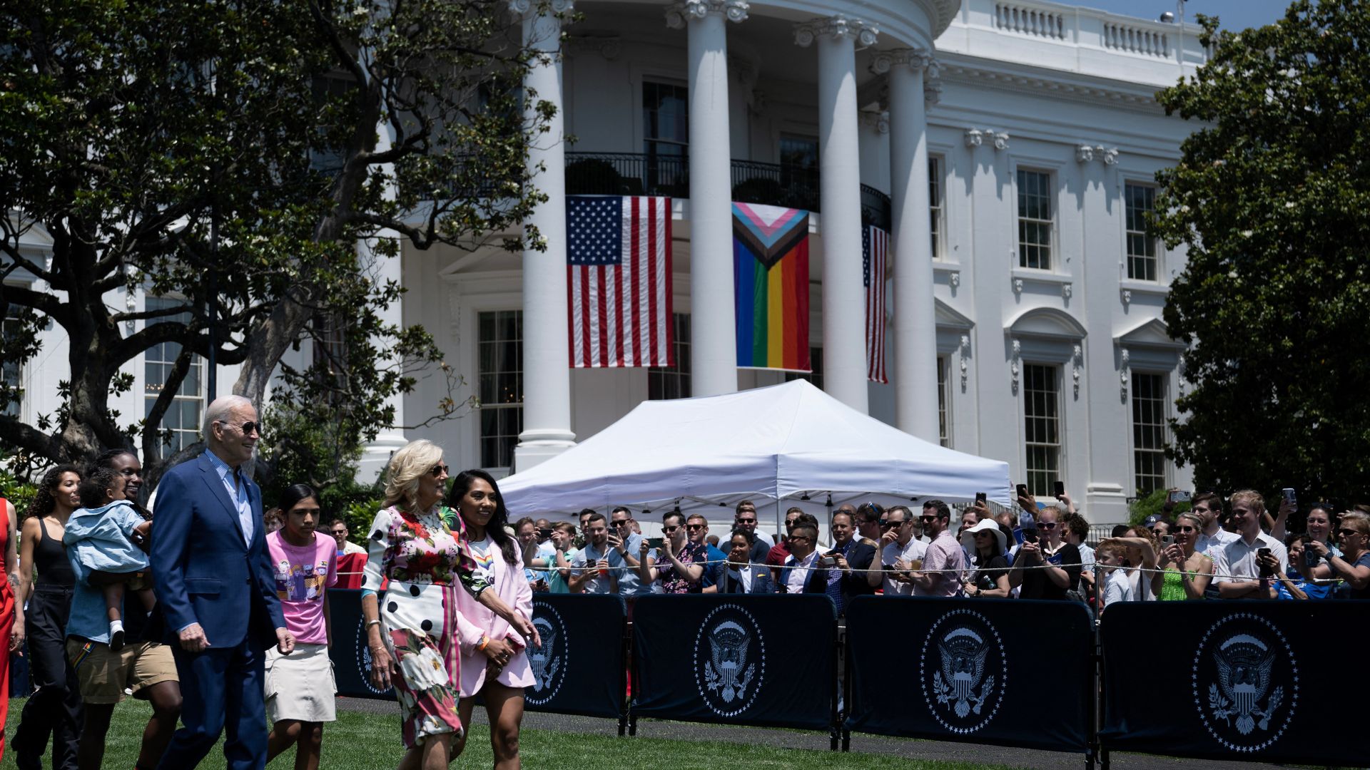 El presidente Joe Joe y su familia asisten a evento LGBTIQ+ en la Casa Blanca (AFP)