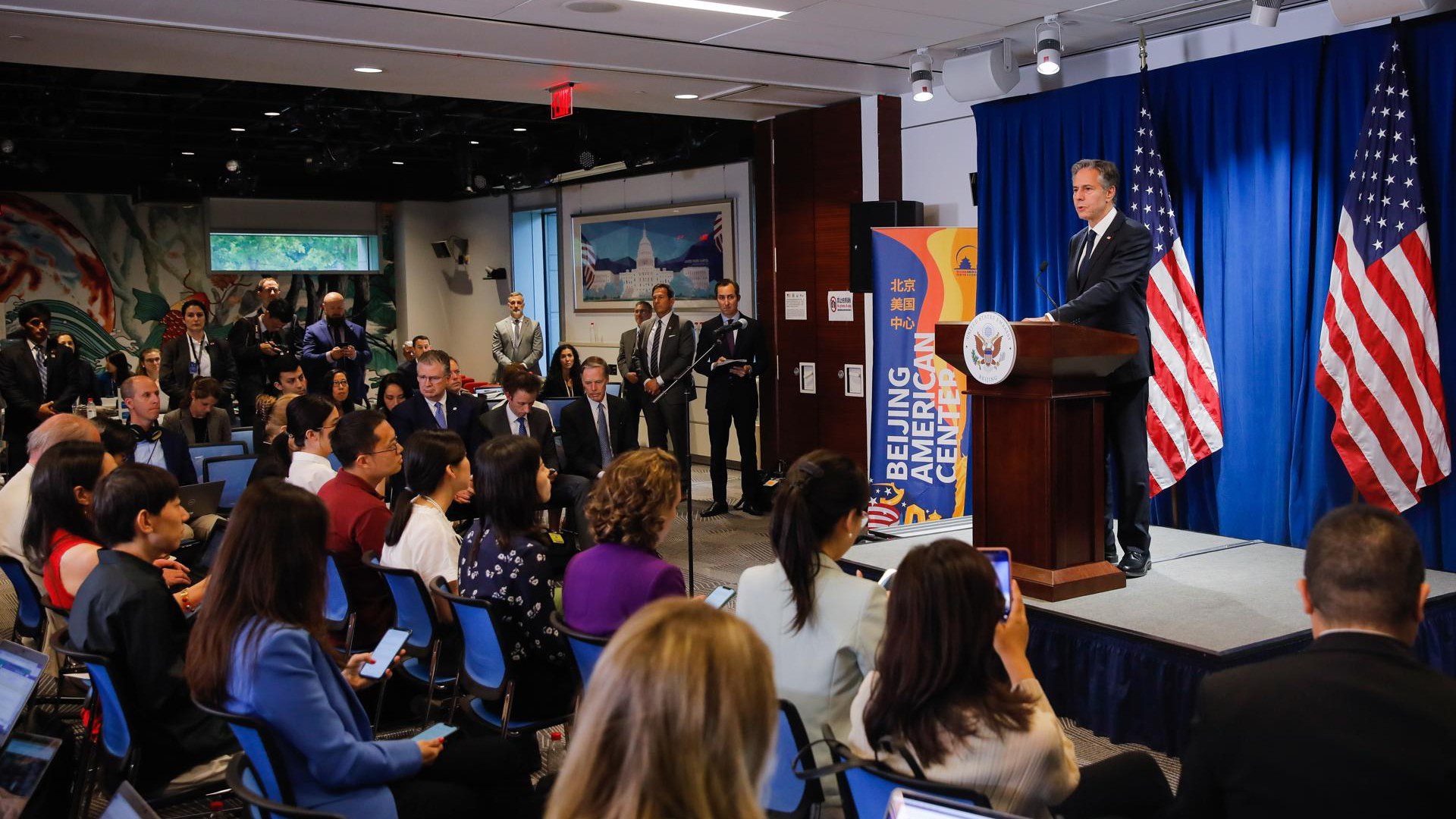 Beijing (China), 19/06/2023.- El Secretario de Estado de los EE. UU., Antony Blinken, se dirige a una conferencia de prensa en la Embajada de los EE. UU. en Beijing, China, el 19 de junio de 2023. - EFE
