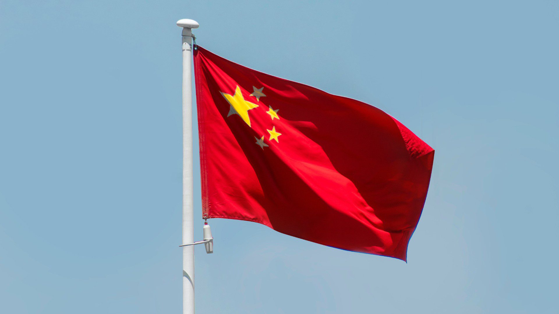 Foto de referencia de la bandera china (Pexels-Aboodi Vesakaran)