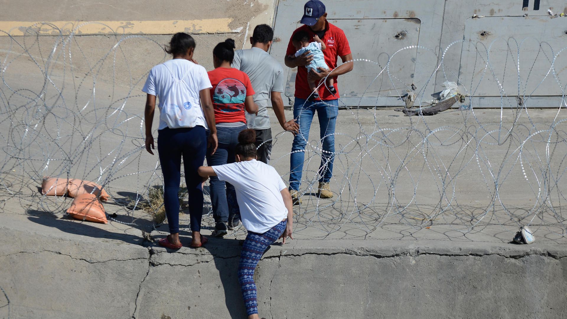 La pobreza y la falta de oportunidades, entre los principales motivos que obligan a los migrantes a abandonar sus países - Foto EFE