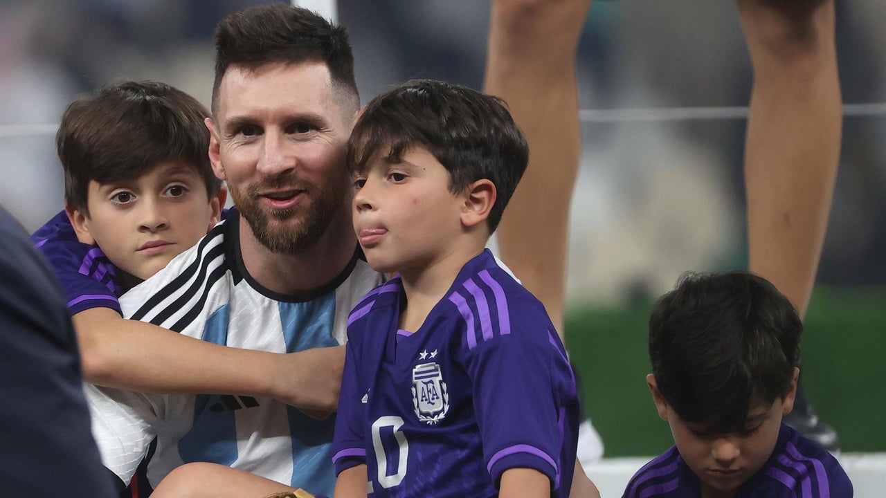 Hijo de Messi sorprende por sus fuertes entradas y patadas jugando fútbol | NTN24.COM