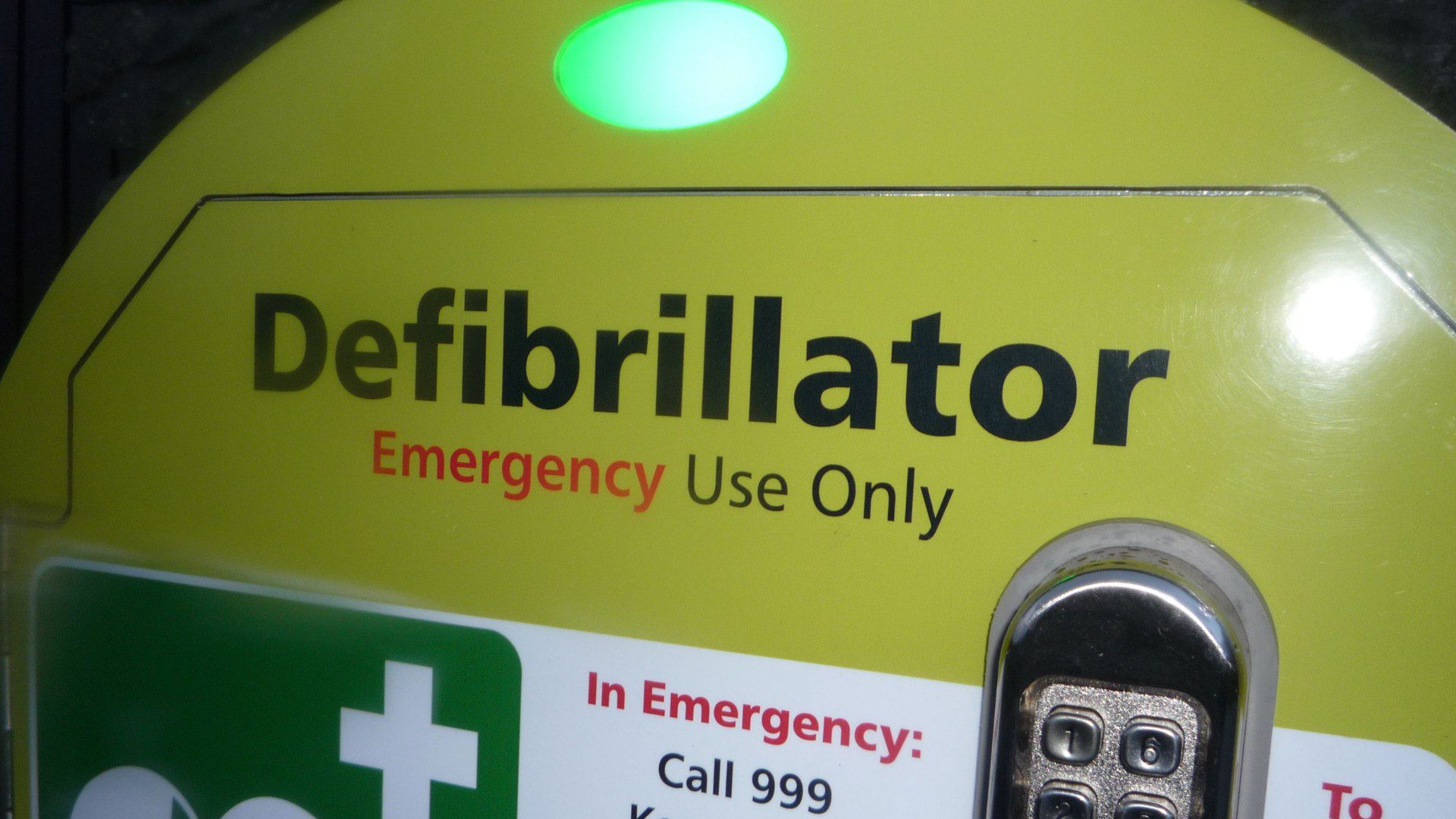 Desfibrilador (Canva)