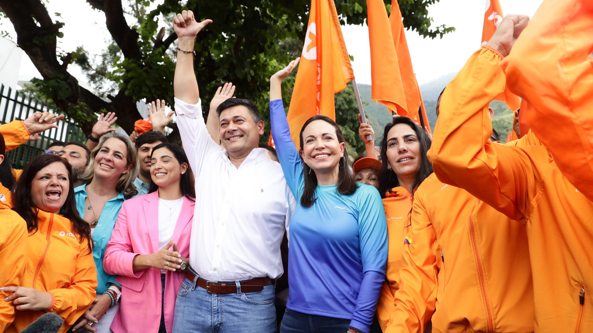 Los líderes opositores venezolanos María Corina Machado y Freddy Superlano (EFE)