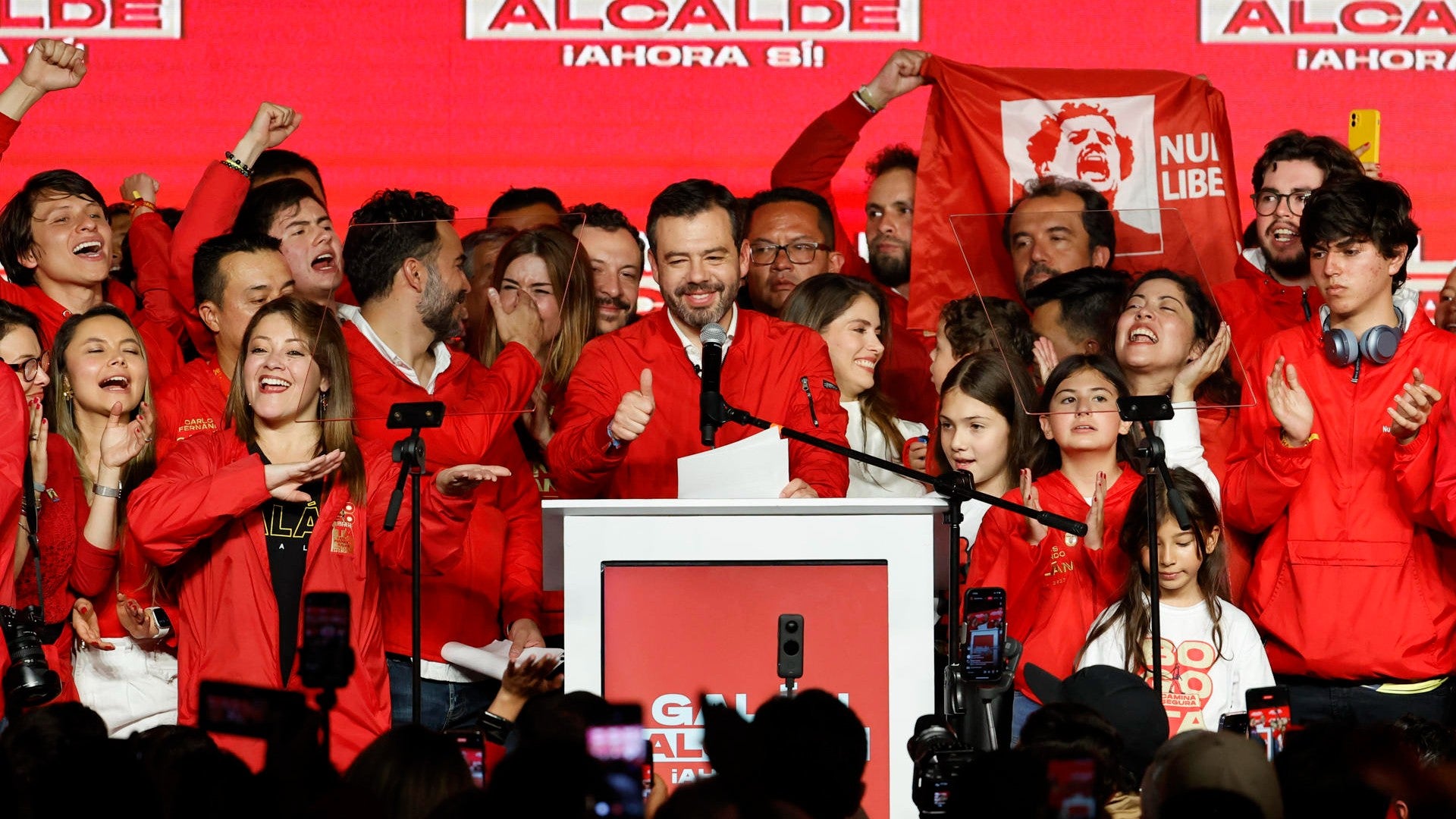 BOGOTÁ (COLOMBIA), 29/10/2023.- Carlos Fernando Galán Pachón, hijo menor del líder político Luis Carlos Galán Sarmiento y del partido Nuevo Liberalismo, habla luego de ser elegido como nuevo alcalde de Bogotá, hoy en Bogotá (Colombia) - EFE