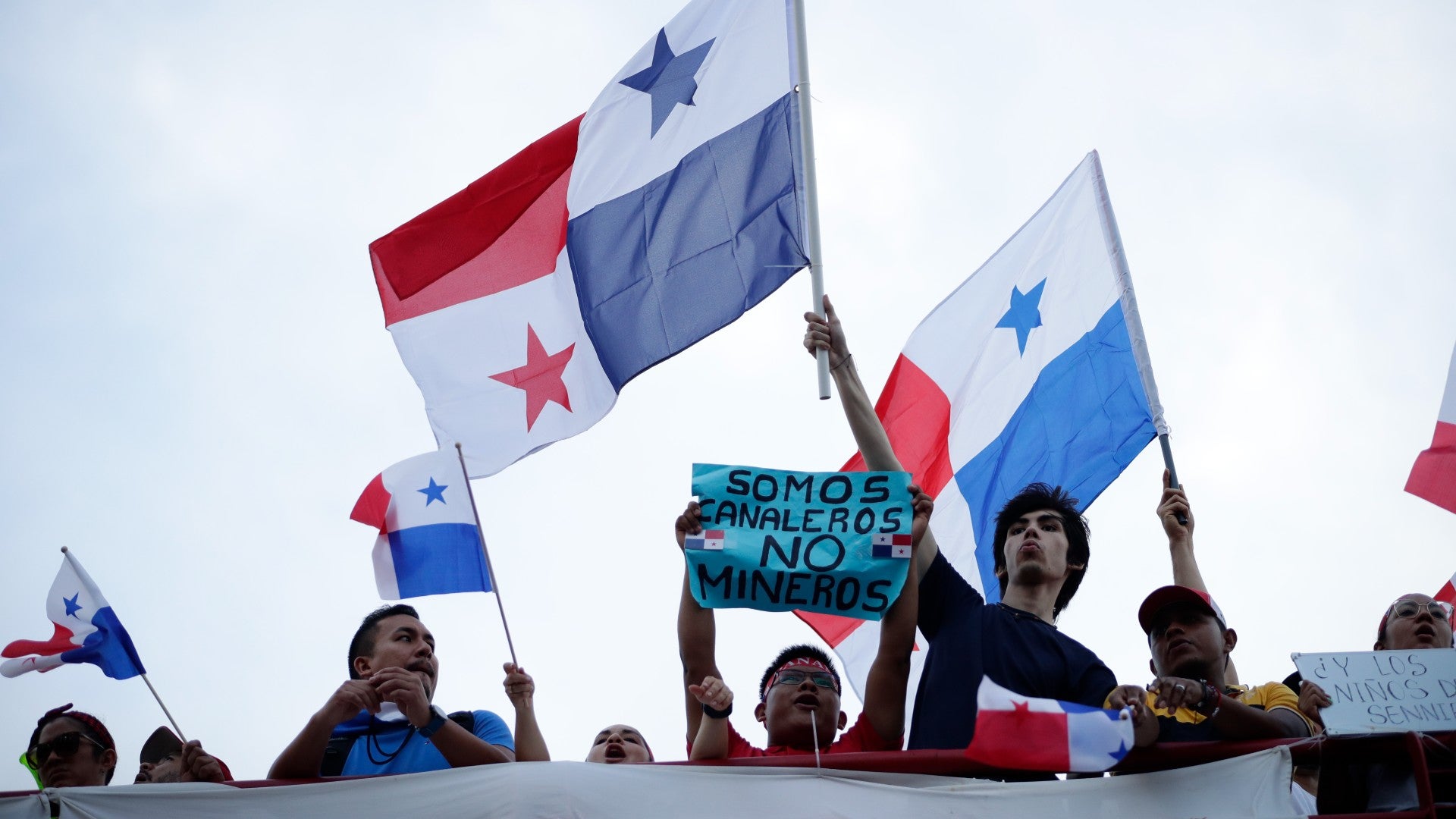 Ciudadanos panameños manifestándose (EFE)
