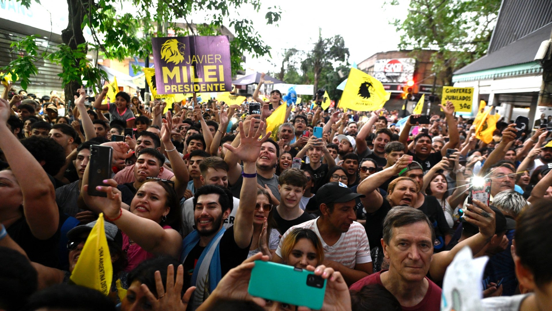 Seguidores de Javier Milei en Ezeiza, Buenos Aires - Foto: AFP