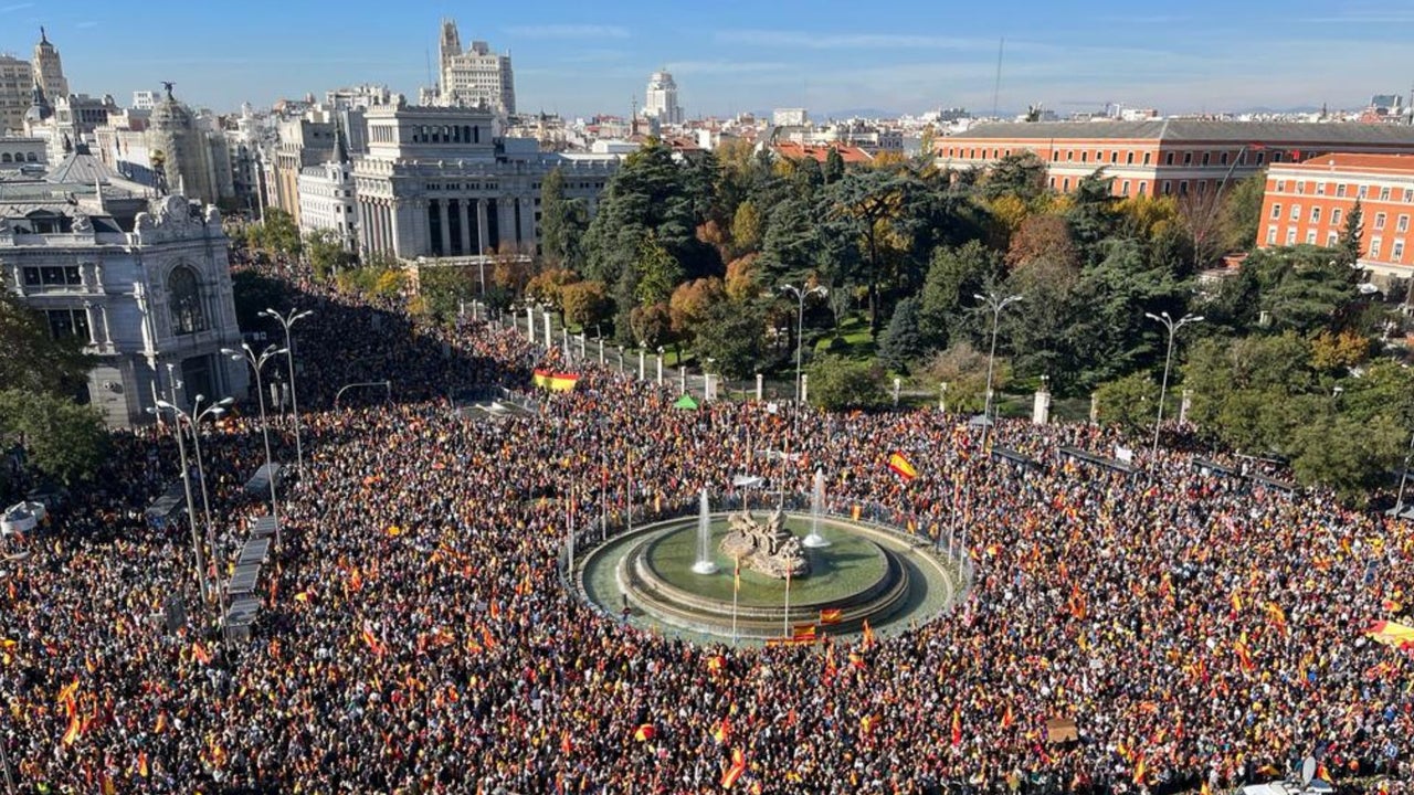 Decenas de miles de personas salieron a las calles de Madrid para ...