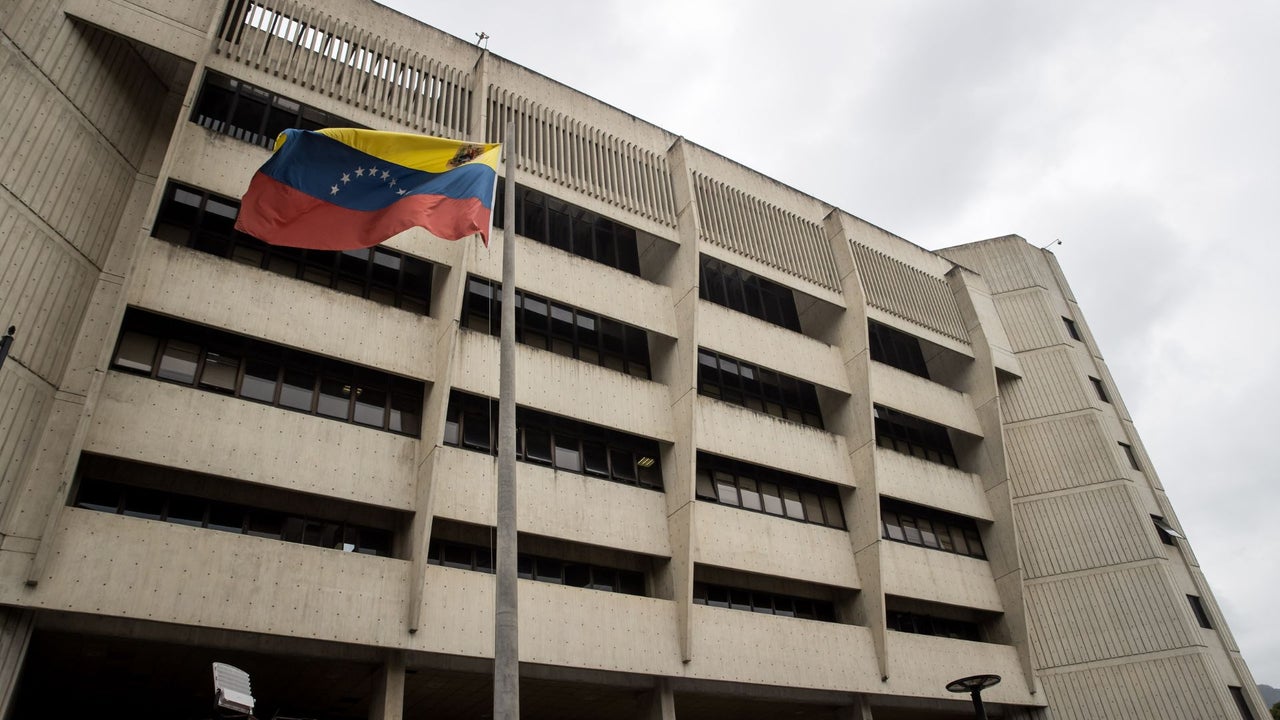 Exmagistrada del TSJ denuncia que el régimen la amenazó y secuestró a sus familiares para firmar inhabilitación de María Corina Machado