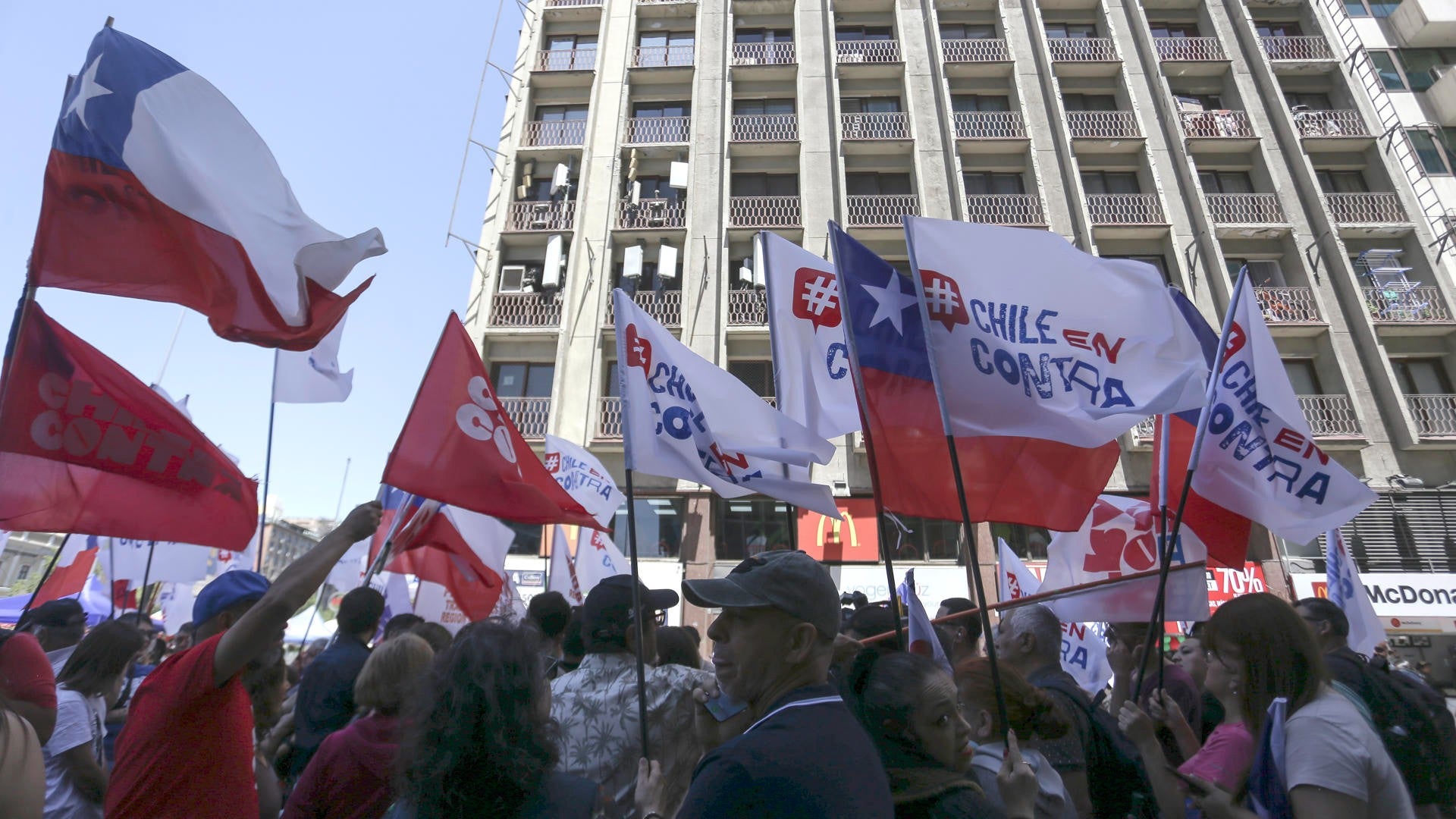 Movilización de personas que apoyaron el voto en contra en Chile (EFE)