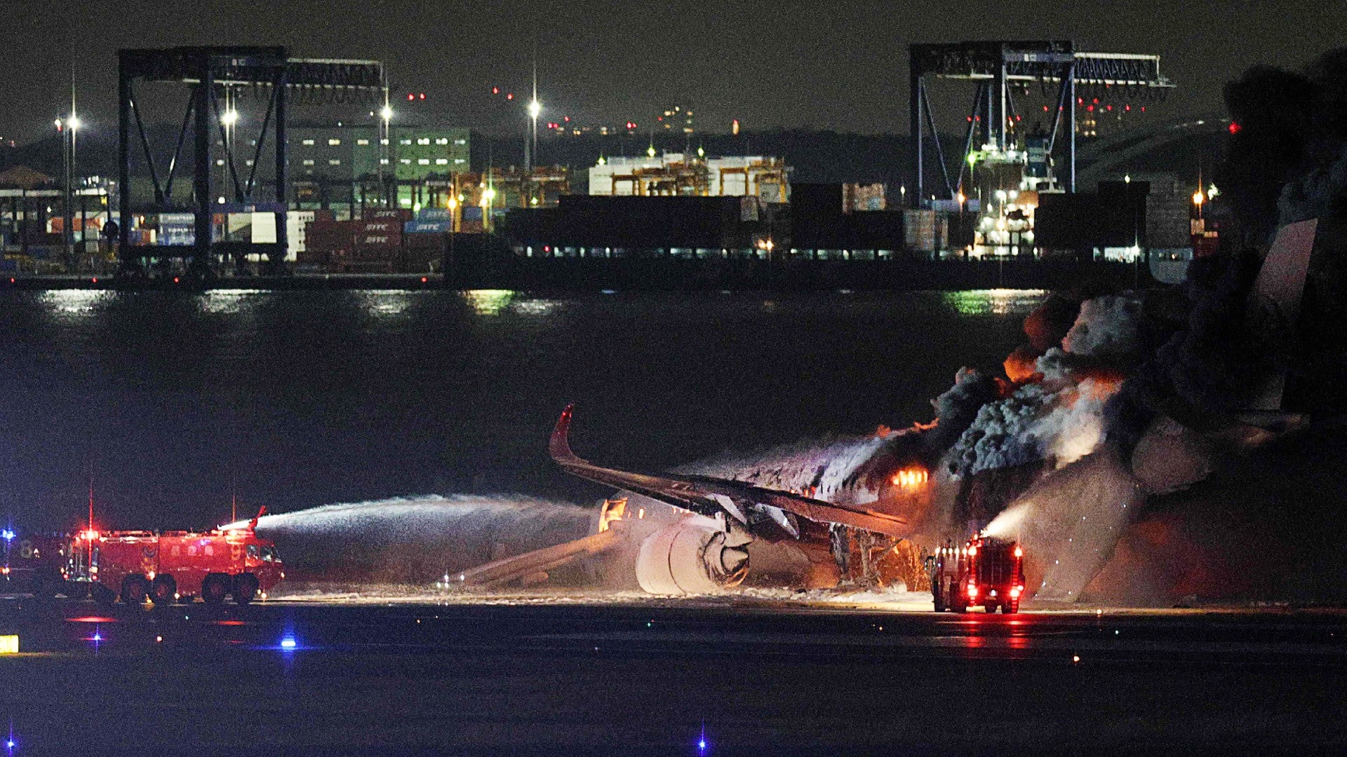 Incendio de avión en Tokio (EFE)