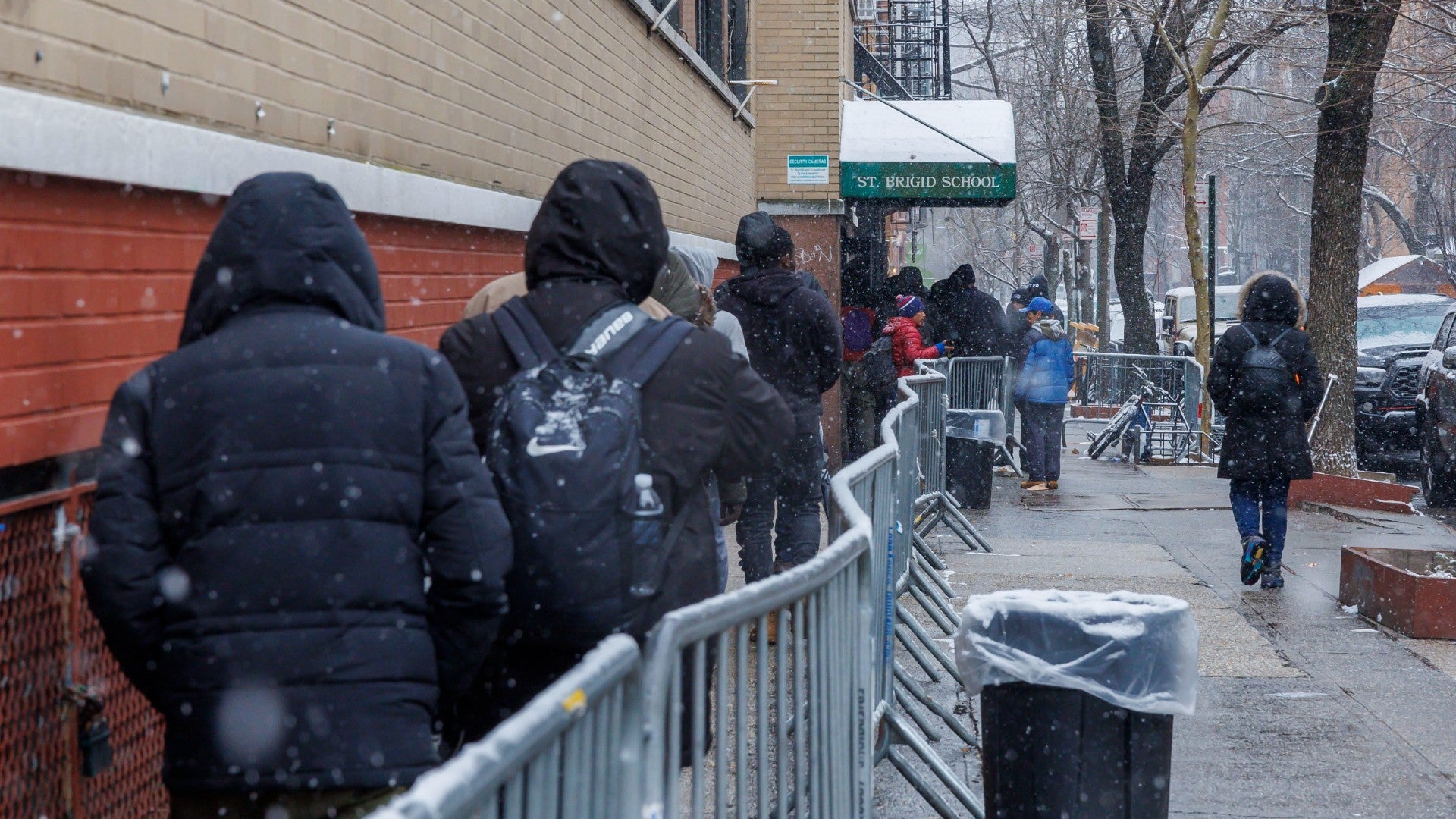 Migrantes hacen fila en Nueva York (EFE)