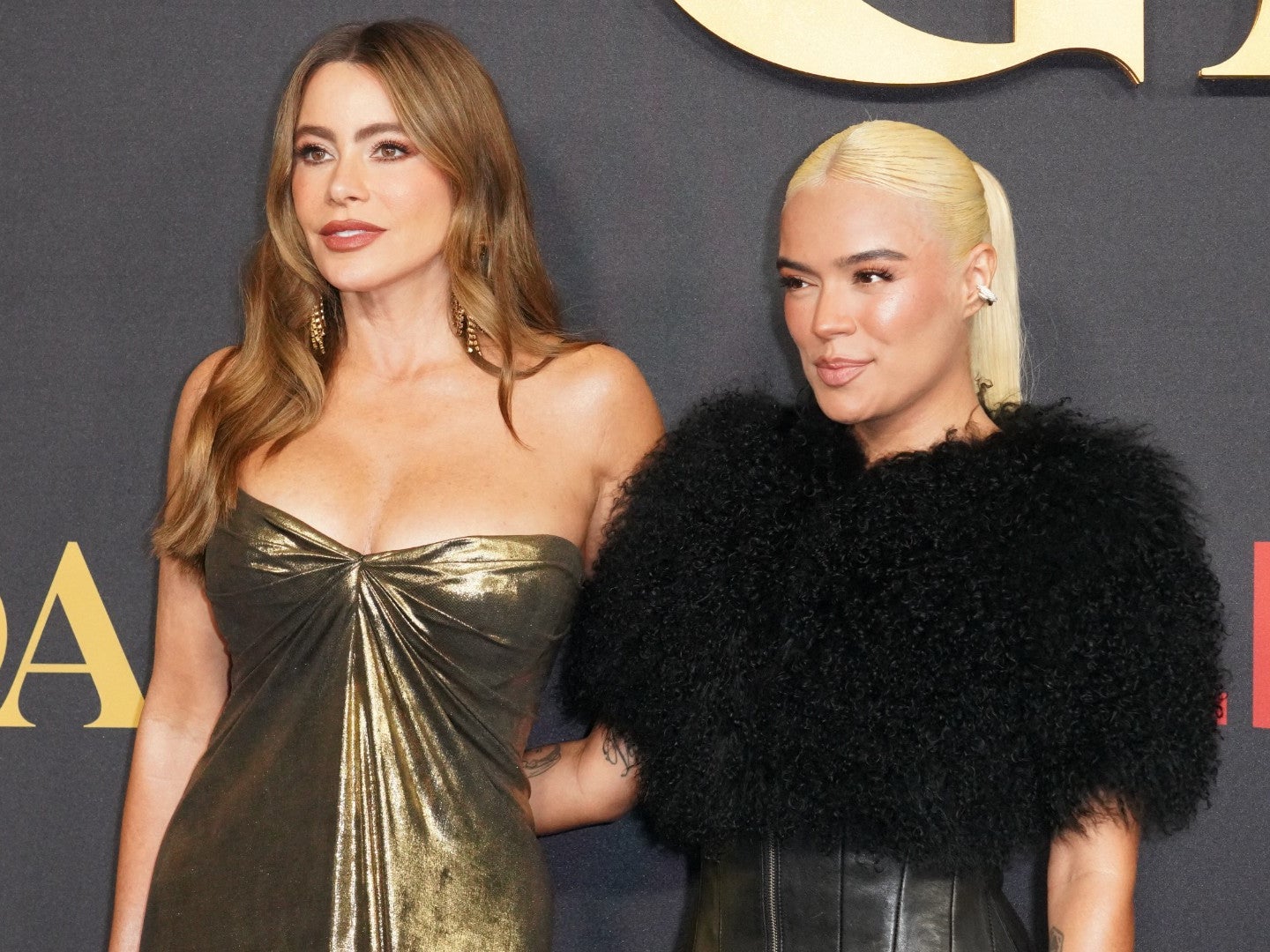 El sorpresivo gesto que tuvo Sofía Vergara con Karol G durante el lanzamiento de la serie 'Griselda' | NTN24.COM