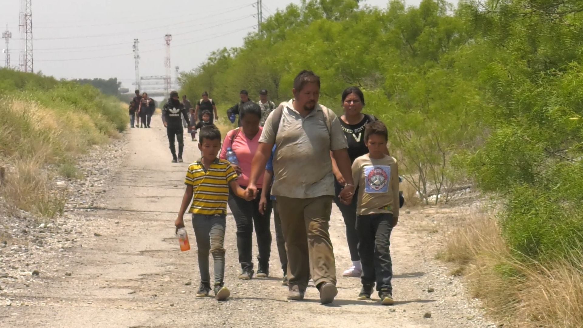 Fronteras de Incertidumbre: Episodio 2, Cruzar por tierra Fronteras de Incertidumbre: Episodio 2, Cruzar por tierra