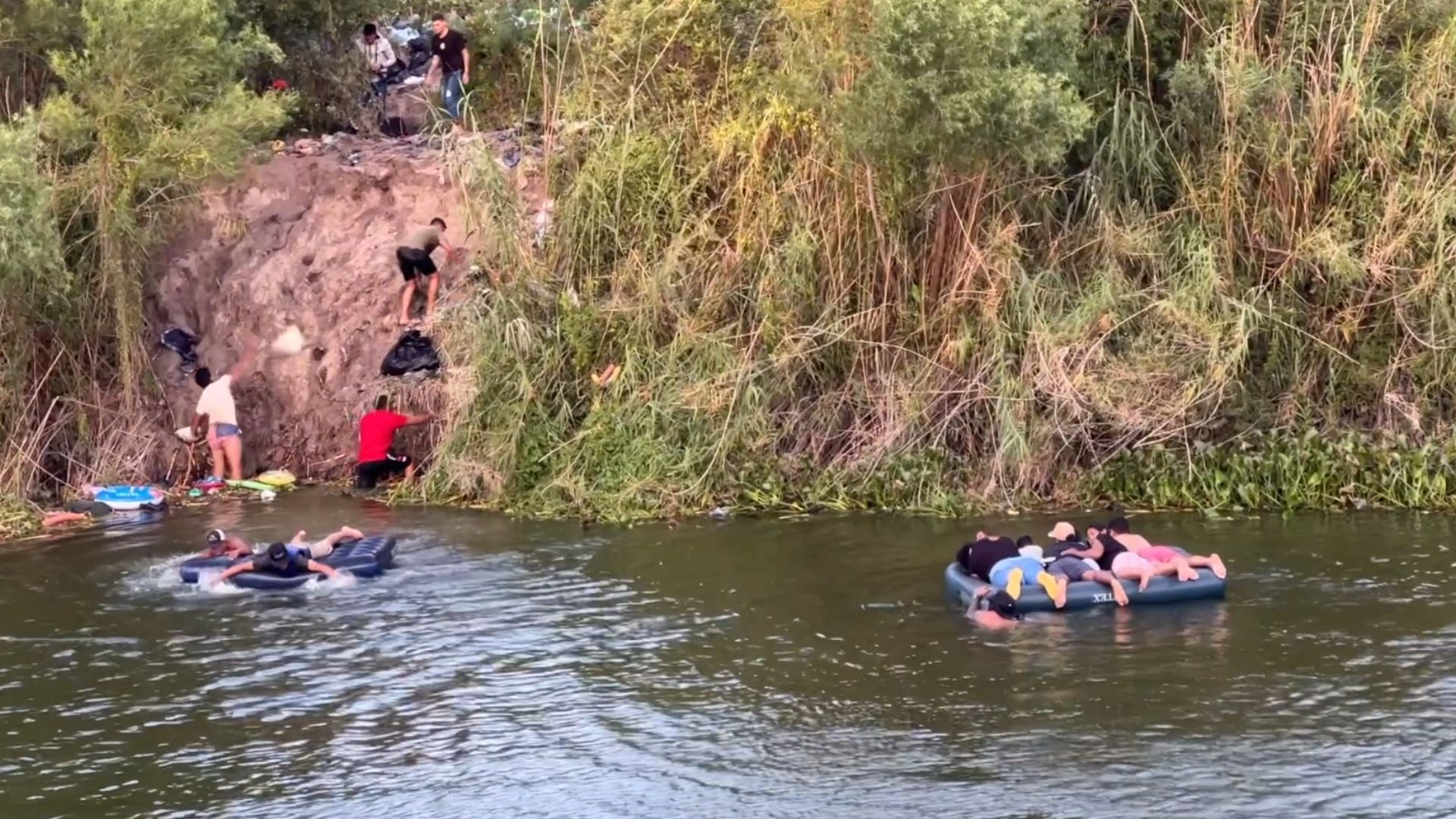 Fronteras de Incertidumbre: Episodio 3, Al lado del río