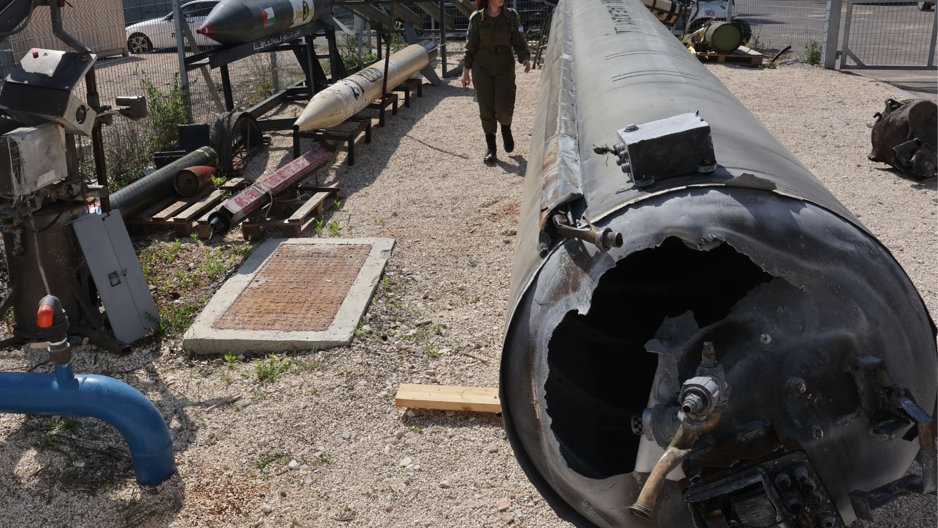 Así se ven los restos del misil balístico que Irán lanzó a territorio israelí - Foto AFP
