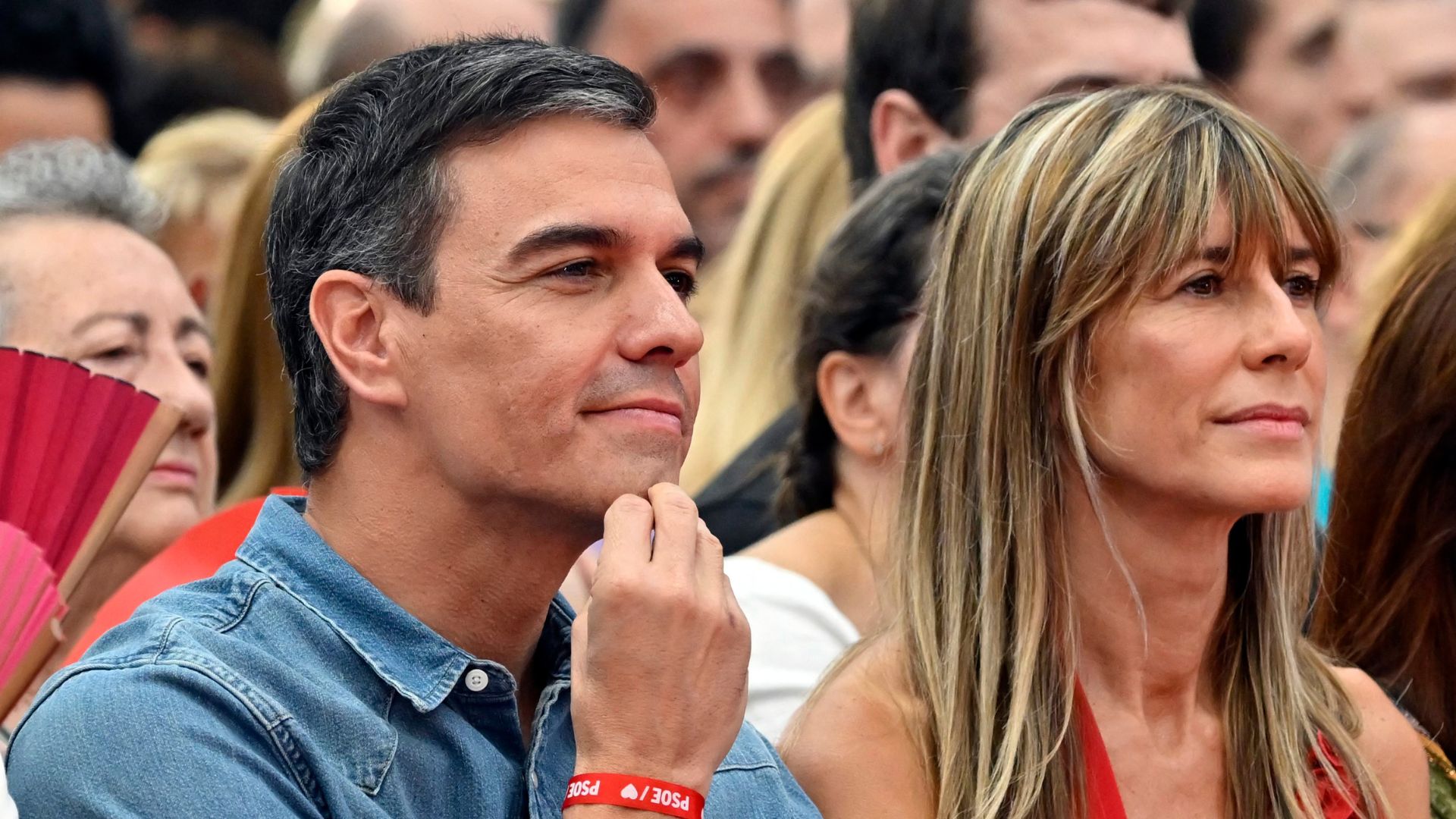 Pedro Sánchez y su esposa Begoña Gómez - Foto AFP
