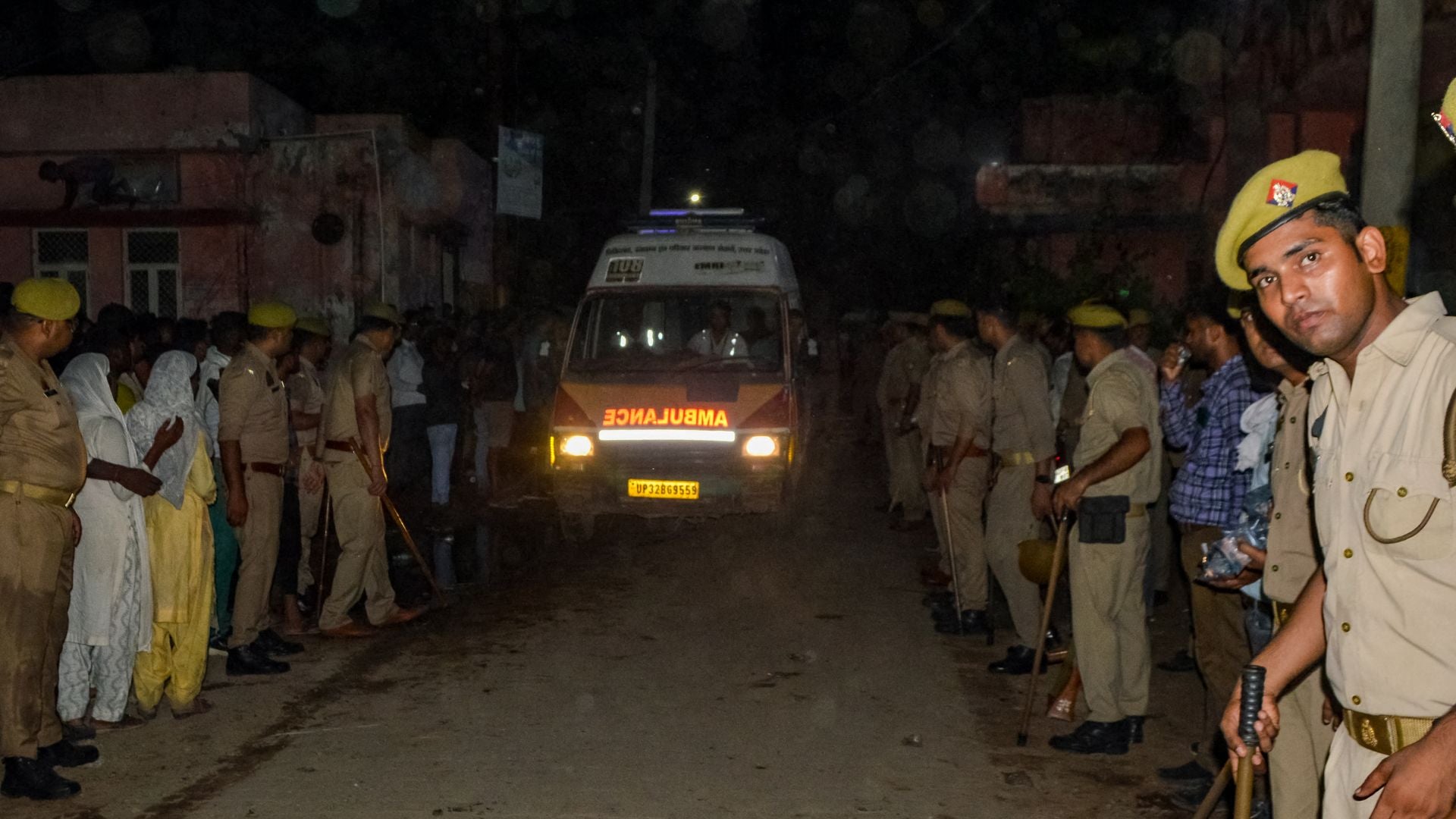 Al menos 116 muertos en estampida durante celebración religiosa en India - Foto AFP
