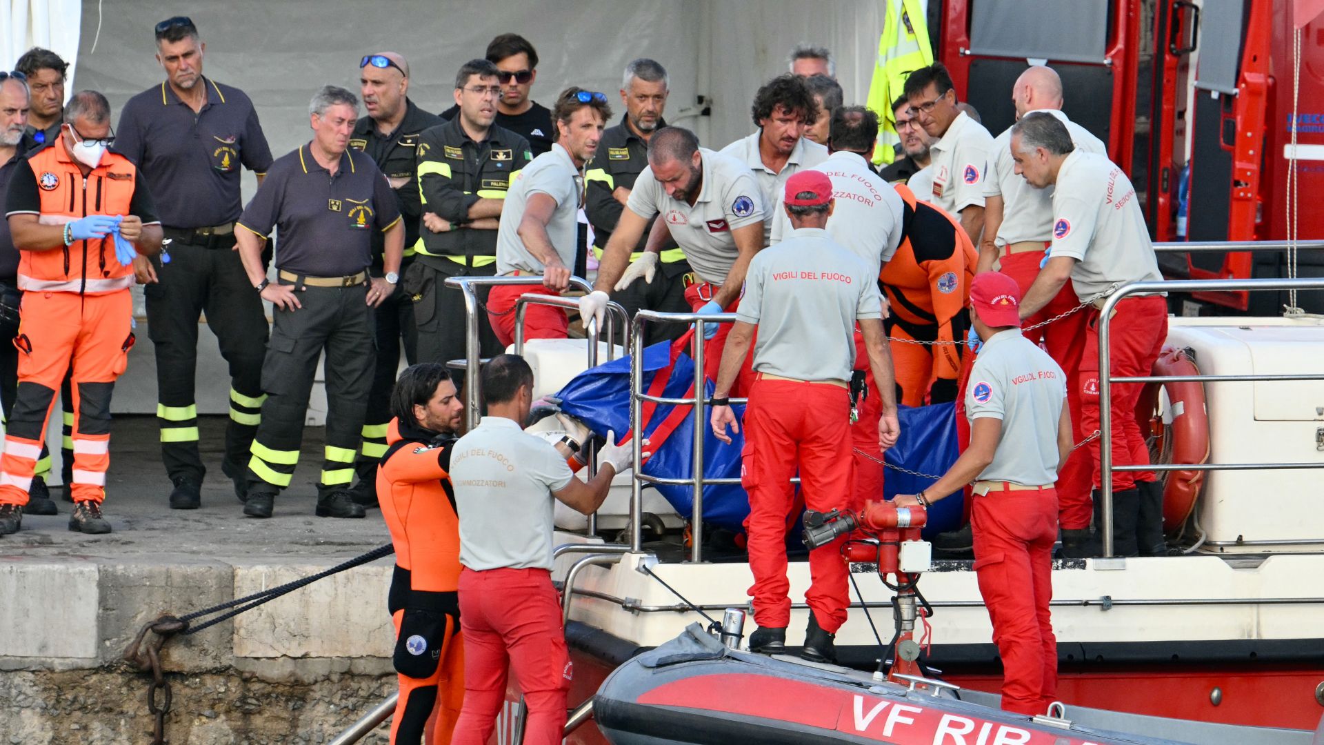 Hallan sin vida a cuatro de las personas que permanecían desaparecidas tras naufragio del yate del ‘Billl Gates británico’ en Italia - Foto AFP