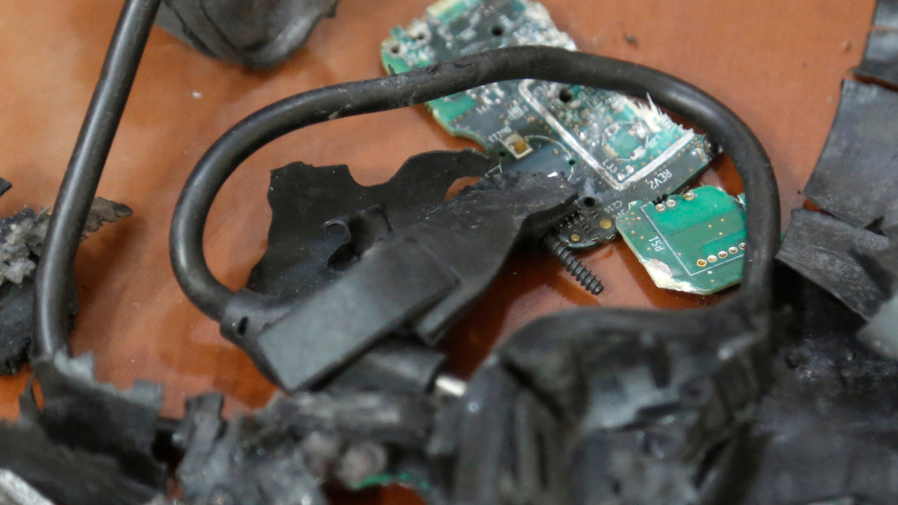 Restos de buscapersonas explotados en Líbano - Foto: AFP