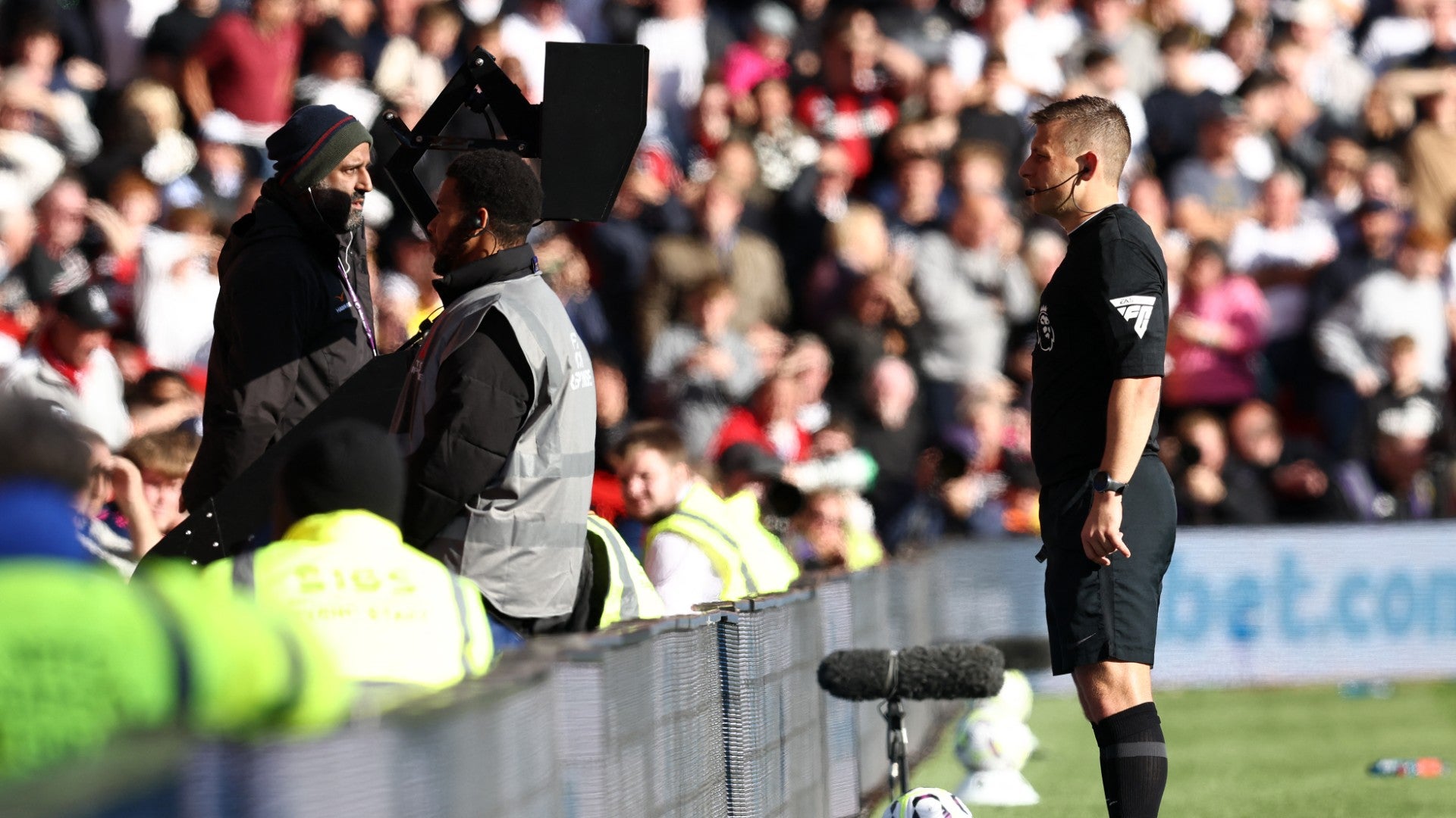 Árbitro de la Premier League (AFP)