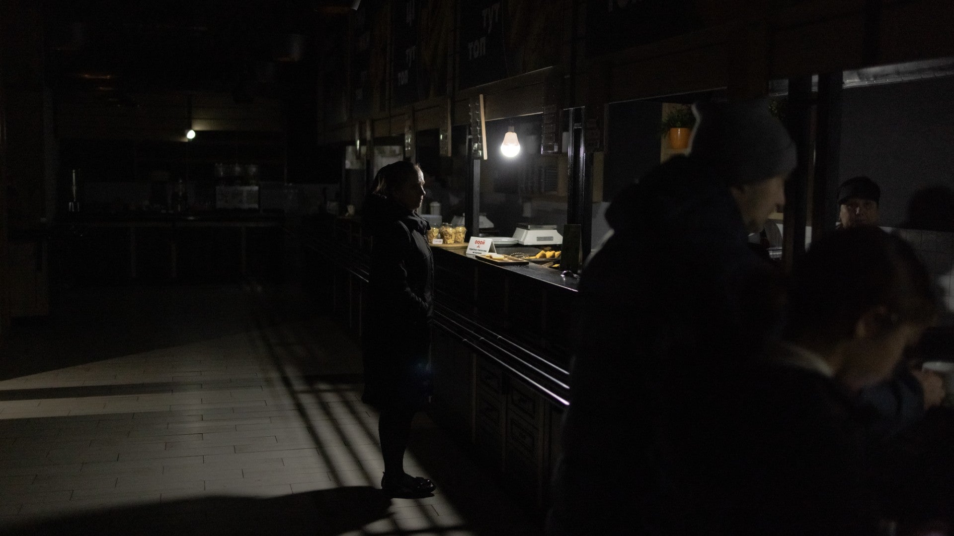 Ucranianos sin electricidad (AFP)