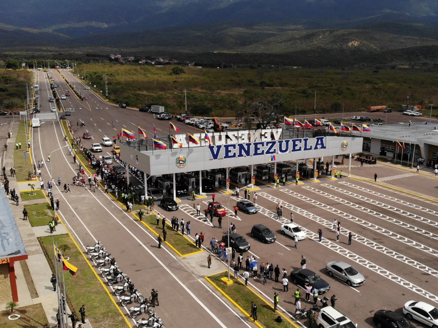 Cancillería de Colombia se pronuncia sobre el cierre de fronteras en  Venezuela y señala que las suyas "permanecerán abiertas" | NTN24.COM