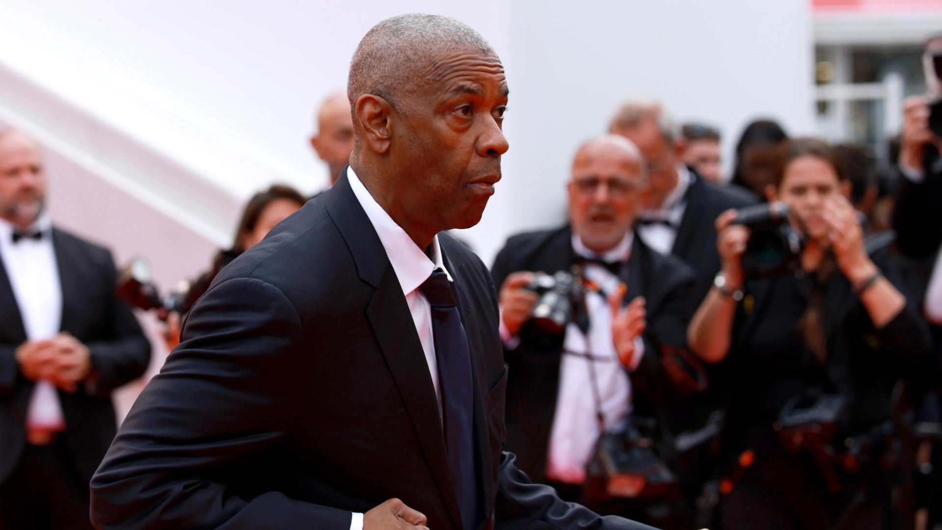 Sagoma Di Cartone A Grandezza Naturale Denzel Washington (Casual) - Celebrity Cutouts - Alta Definizione - Ideale Per Feste E Scherzi