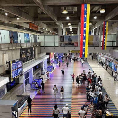 Cancelan vuelos desde Colombia y Europa hacia Caracas tras devastador terremoto que obligó el cierre del aeropuerto de Maiquetía