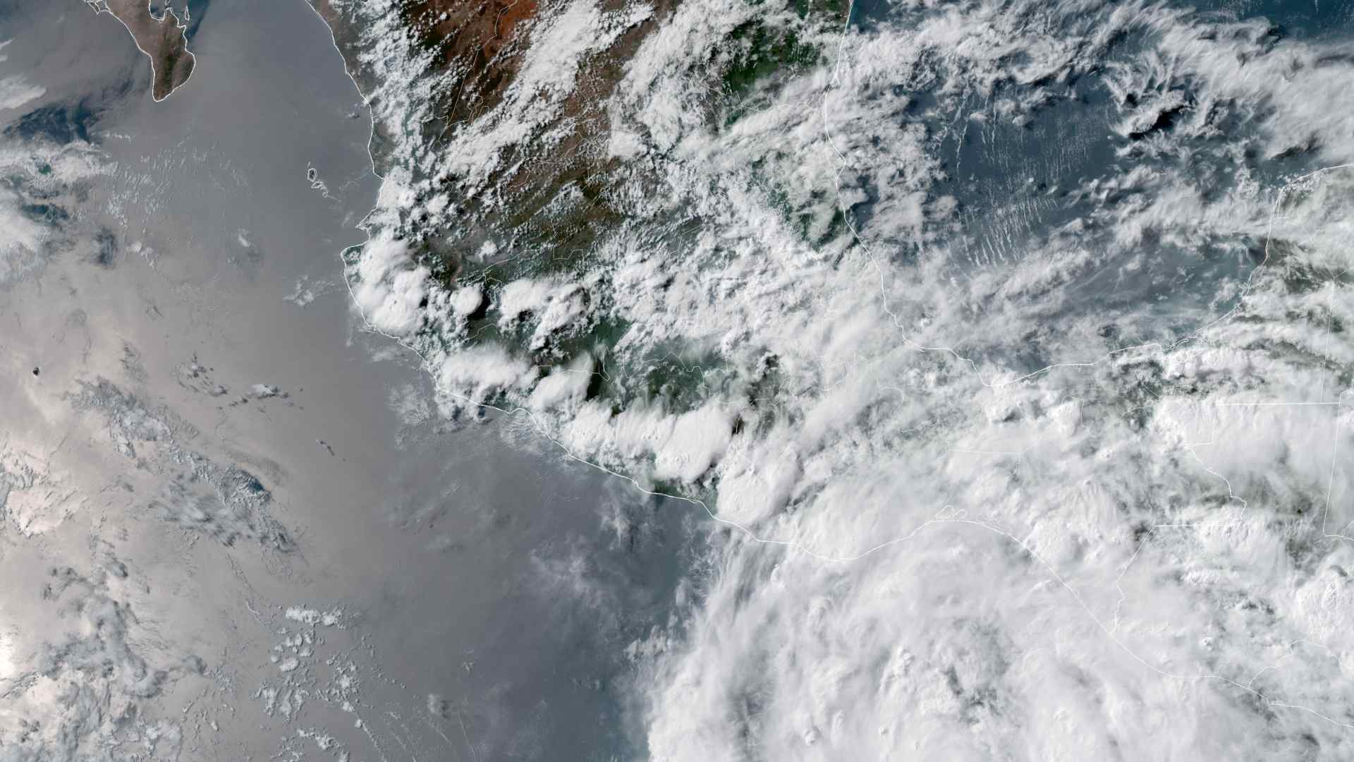 Huracán Erick amenaza a México - AFP