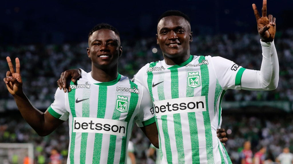 Marino Hinestroza y Kevin Viveros, jugadores de Atlético Nacional - Foto: EFE
