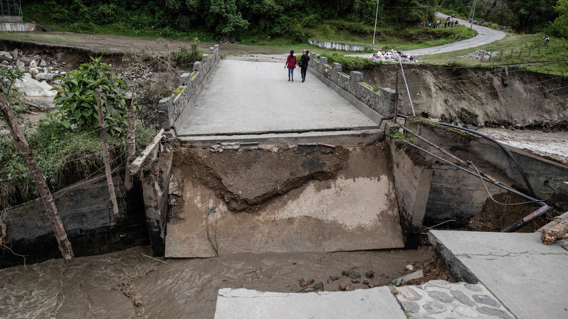 Lluvias causan destrozos en Mérida - AFP