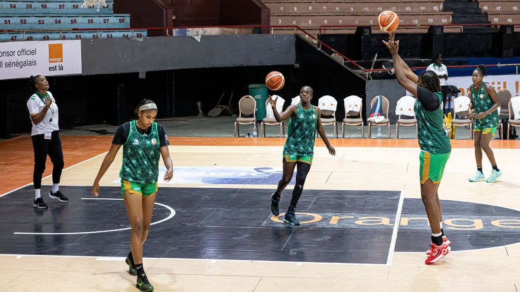 Sin visado para entrar en EE. UU., la selección de baloncesto de Senegal entrena en casa- Foto AFP