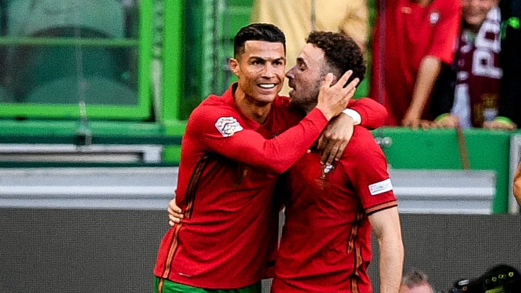 Cristiano Ronaldo y Diogo Jota / FOTO: AFP