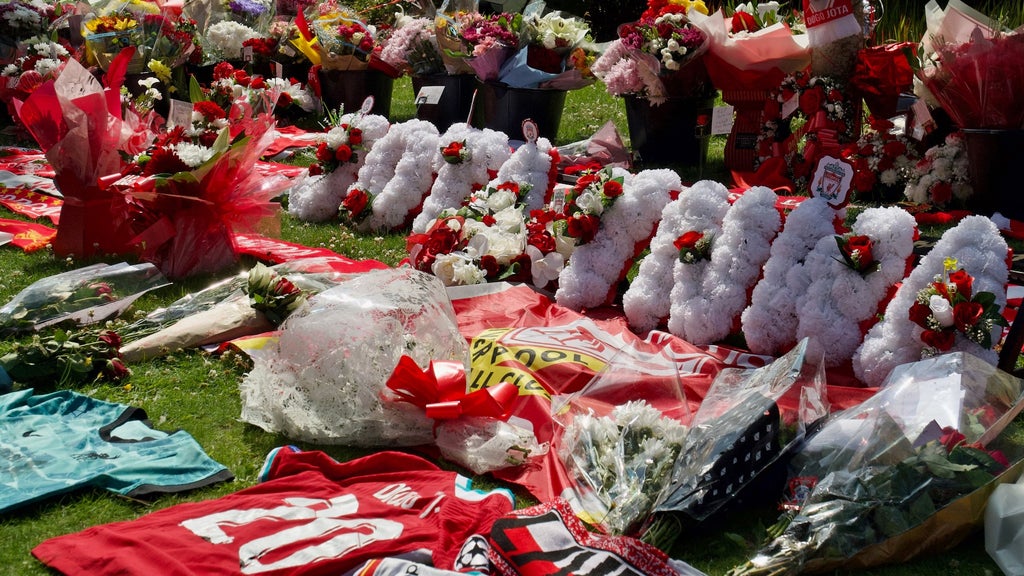 Homenaje a Diogo Jota en Liverpool. (AFP)