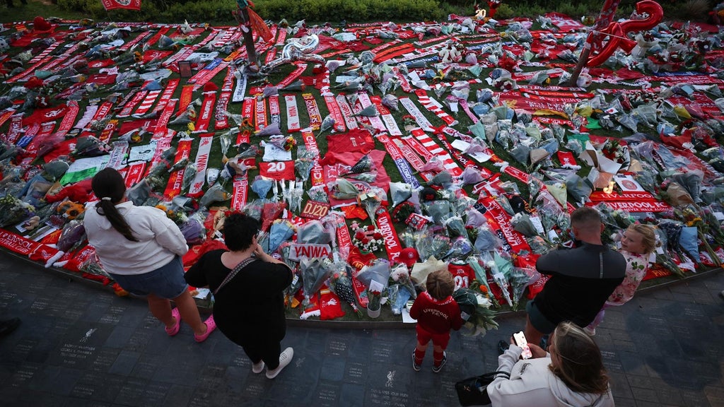 Homenaje a Diogo Jota en Anfield / FOTO: EFE