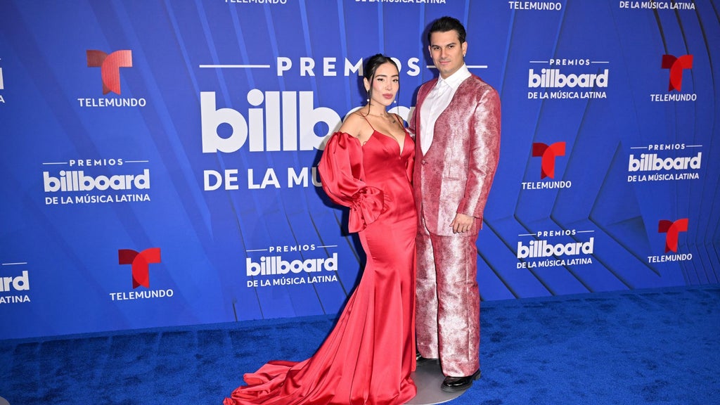 El cantante Pipe Bueno junto a su pareja Luisa Fernanda W - Foto: EFE