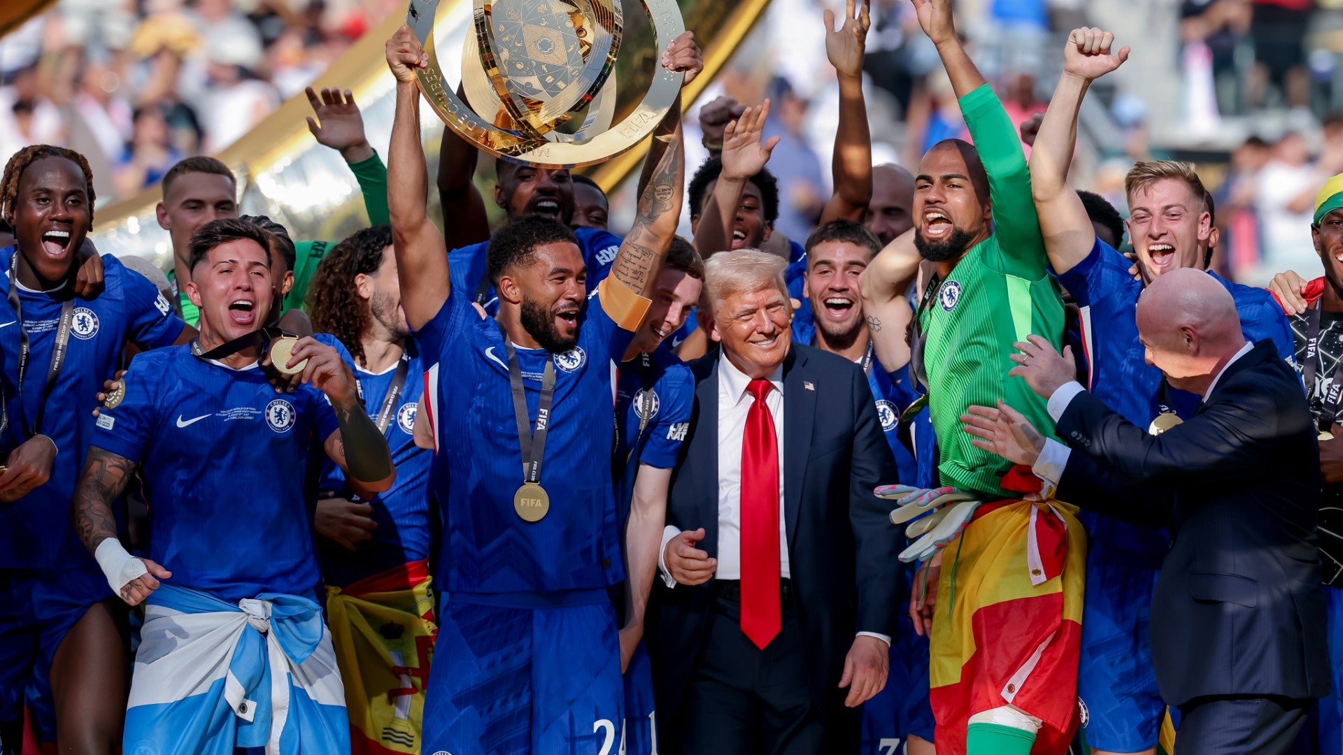 Jugadores del Chlesea, presidente de EE.UU. y presidente de la FIFA - Foto: EFE Jugadores del Chlesea, presidente de EE.UU. y presidente de la FIFA - Foto: EFE