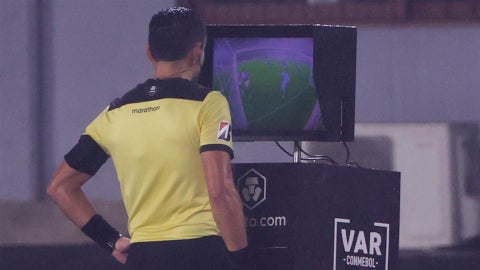 Uso del VAR en Copa Libertadores de 2022 - Foto: EFE