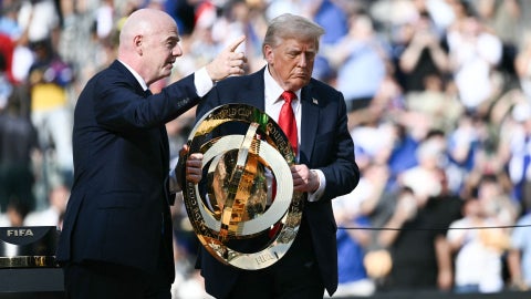 Gianni Infantino y Donald Trump (AFP)
