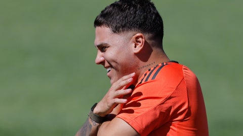 El gran recibimiento que tuvo Juanfer en su arribo a Argentina - Foto: EFE