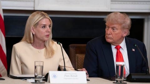 Pam Bondi y Donald Trump - Foto EFE