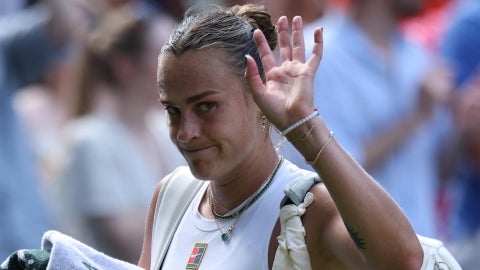 La bielorrusa Aryna Sabalenka se despide de Wimbledon 2025. (EFE)