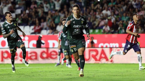 James Rodríguez celebra su gol en el partido de León ante Chivas de Guadalajara - Foto: EFE